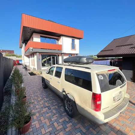 Mongu Hotel Karakol Exterior foto